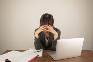 仕事で忙しい女性