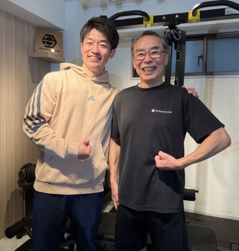 シニア専門パーソナルジムでトレーニング後に撮影した記念写真